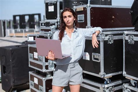 How to Be a Music Manager: A Guide to Managing Talent in the Music Industry